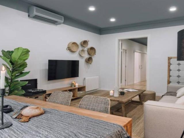 Apartamentos 3 Dormitorio Barcelona Barcelona ES102400614