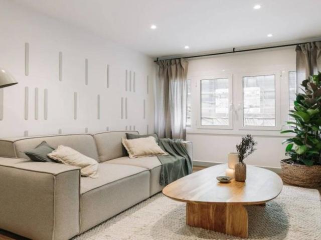 Apartamentos 3 Dormitorio Barcelona Barcelona ES102401546