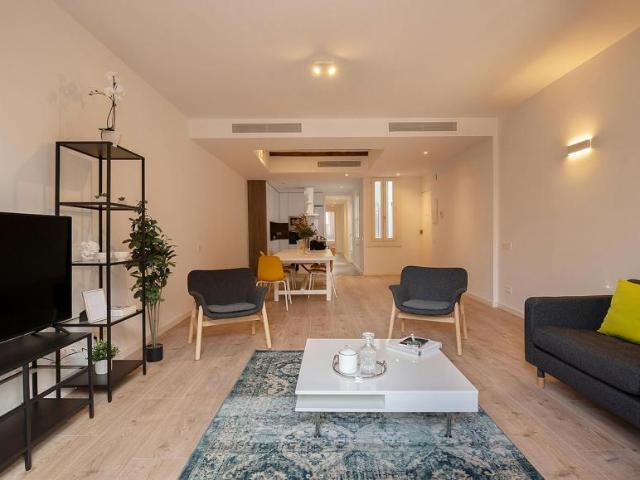 Apartamentos 3 Dormitorio Barcelona Barcelona ES102273805