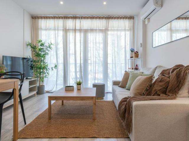 Apartamentos 3 Dormitorio Barcelona Barcelona ES103842076