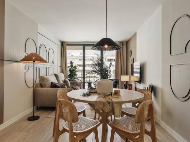 Apartamentos 3 Dormitorio Barcelona Barcelona ES103094392