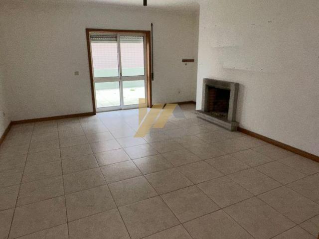 Apartamentos 3 quarto, Aveiro Oliveira de Azeméis 3720 DLS98339085