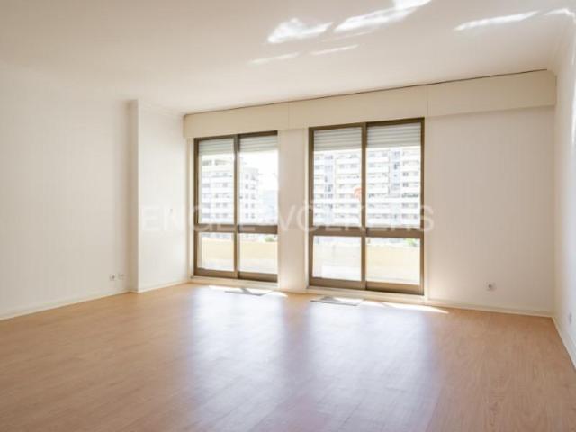Apartamentos 3 quarto, Lisboa Lisboa DLS100126744