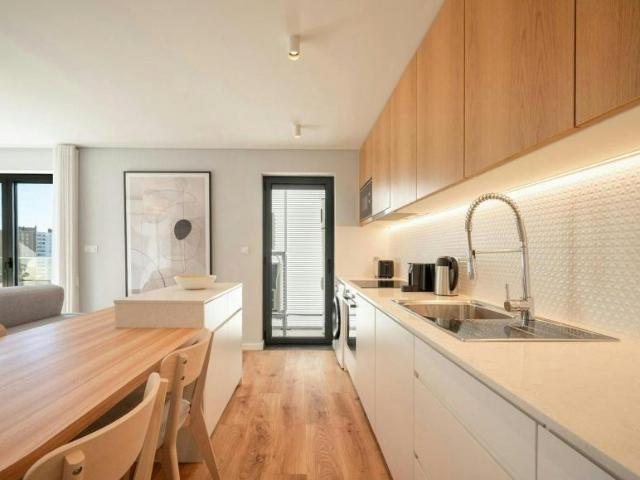Apartamentos 3 quarto, Lisbon Lisbon 1750 062 ES102813816