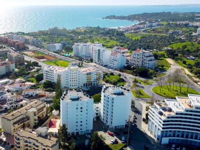 Apartamentos 3 quarto, Praia da Rocha Algarve DLS85572477