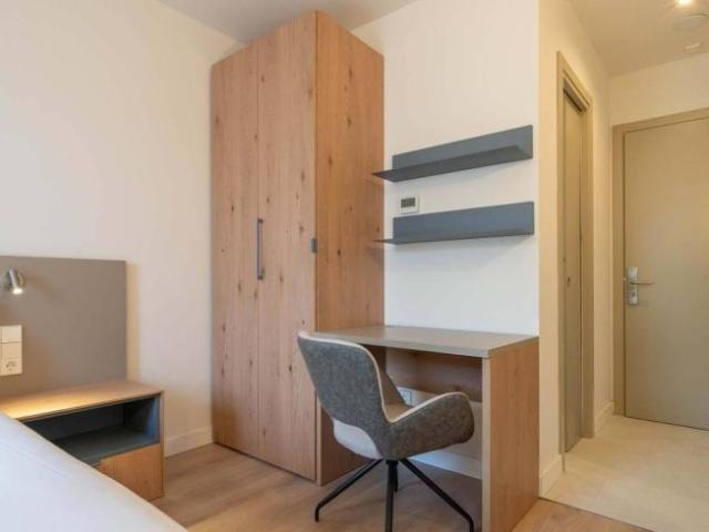 Apartamentos 10 Dormitorio Madrid Madrid ES103181969