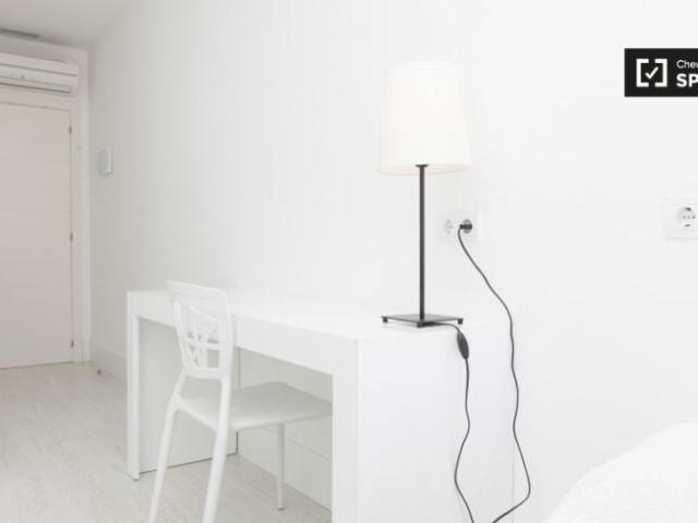 Apartamentos 12 Dormitorio Madrid Madrid ES104828519