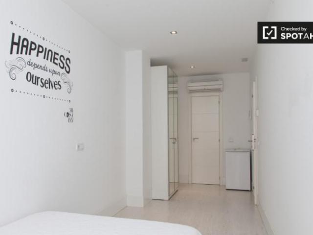 Apartamentos 12 Dormitorio Madrid Madrid ES104828725