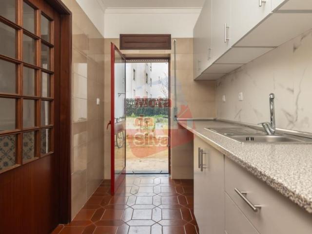 Apartamentos 1 quarto, Setúbal Almada 2825 DLS97954115