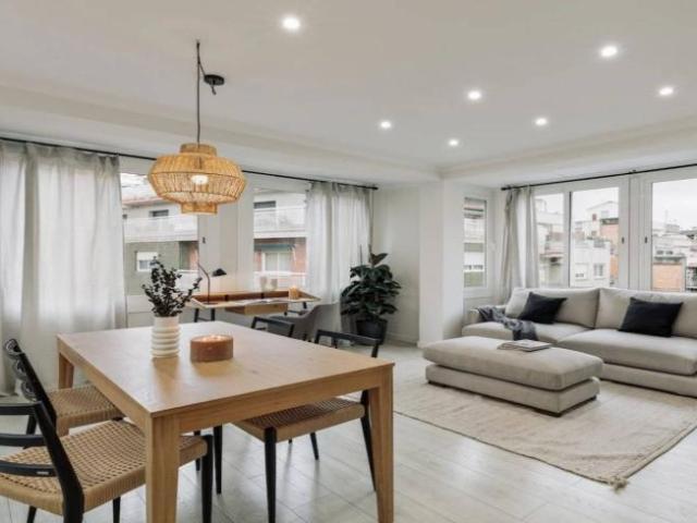 Apartamentos 2 Dormitorio Barcelona Barcelona ES102400218