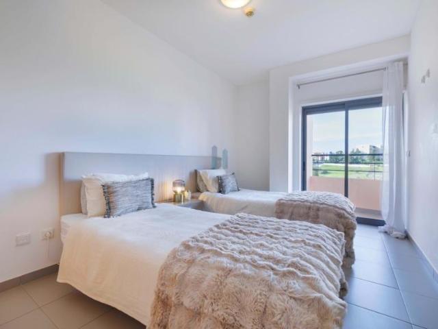 Apartamentos 2 quarto, Praia da Rocha Algarve DLS98403761