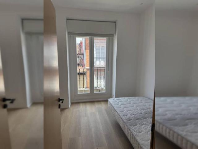 Apartamentos 4 Dormitorio Madrid Madrid ES104800346