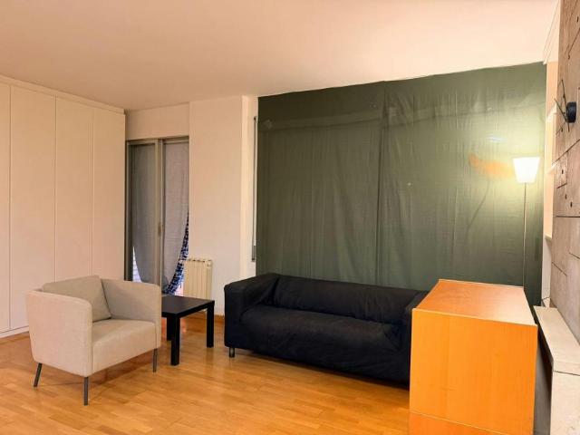 Apartamentos 4 Dormitorio Barcelona Barcelona ES100990866