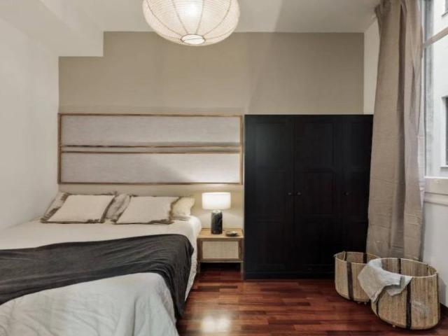 Apartamentos 4 Dormitorio Barcelona Barcelona ES102401154