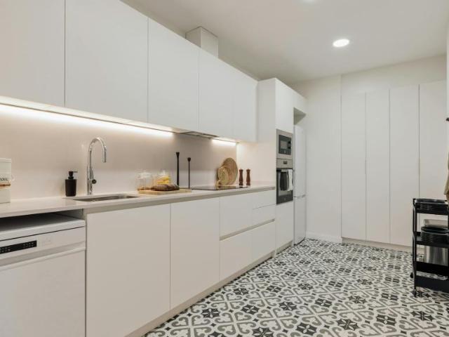 Apartamentos 4 Dormitorio Barcelona Barcelona ES102247329