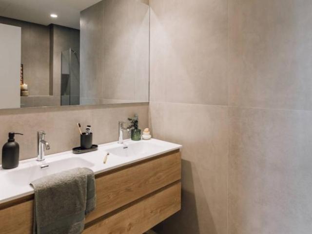 Apartamentos 4 Dormitorio Barcelona Barcelona ES103094663