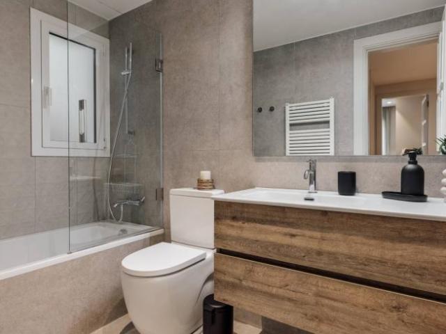 Apartamentos 4 Dormitorio Barcelona Barcelona ES103094198