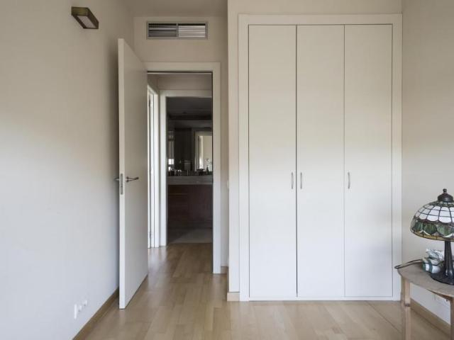 Apartamentos 4 Dormitorio Barcelona Barcelona ES104722012