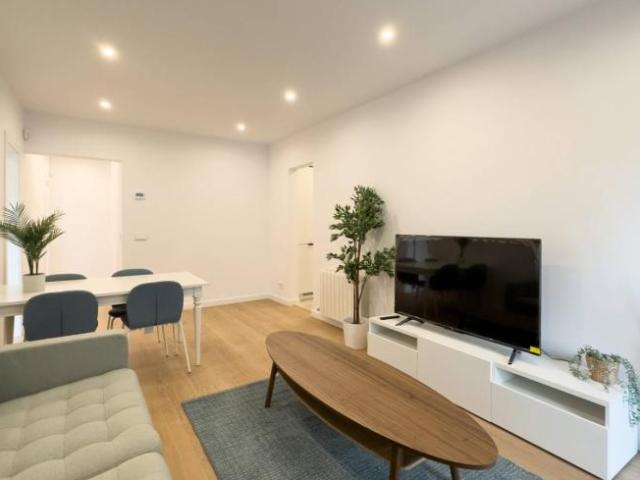 Apartamentos 4 Dormitorio Barcelona Barcelona ES104109544