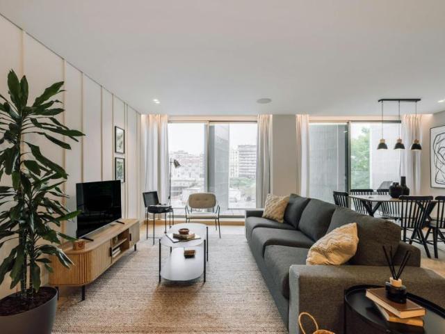 Apartamentos 4 quarto, Lisbon Lisbon 1600 035 DLS100992106