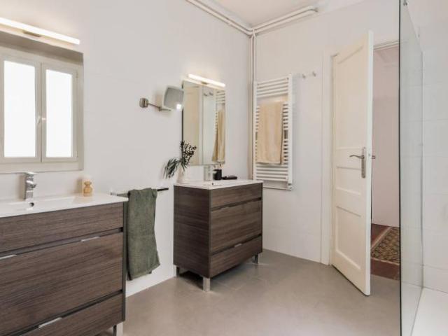 Apartamentos 5 Dormitorio Barcelona Barcelona ES103094274