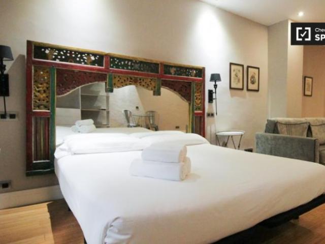 Apartamentos Barcelona Barcelona ES101670865