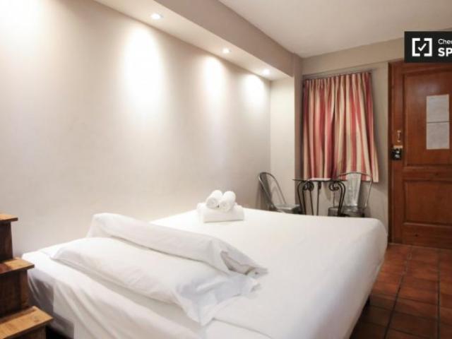 Apartamentos Barcelona Barcelona ES101733760