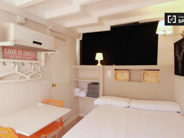 Apartamentos Barcelona Barcelona ES101808388