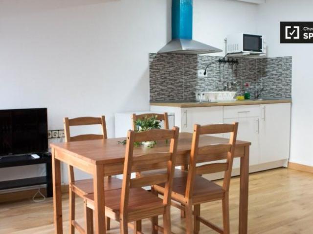 Apartamentos Barcelona Barcelona ES101993355