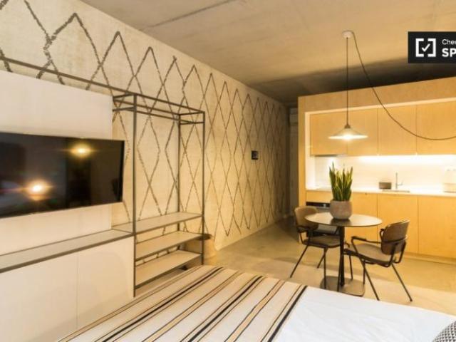 Apartamentos Barcelona Barcelona ES102853280