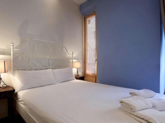 Apartamentos Barcelona Barcelona ES102856498