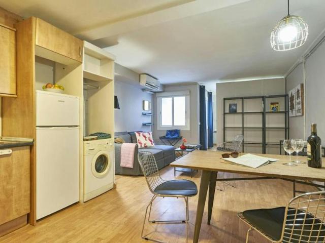 Apartamentos Barcelona Barcelona ES102953660