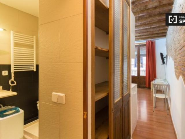 Apartamentos Barcelona Barcelona ES102954471
