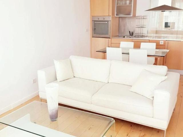 Apartamentos Barcelona Barcelona ES103771851