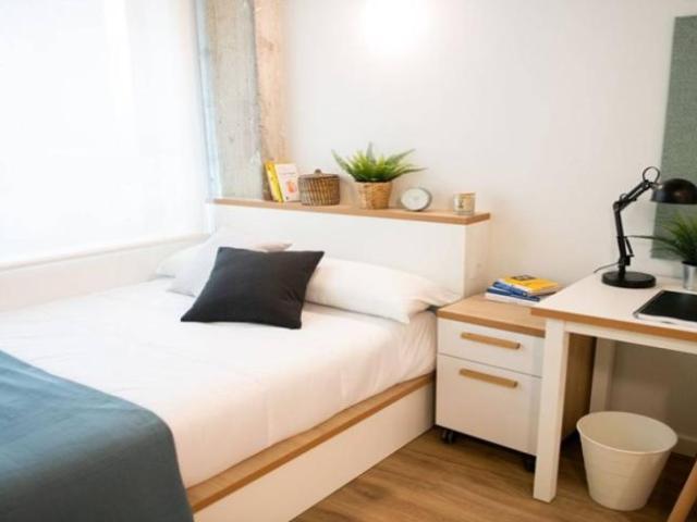 Apartamentos Barcelona Barcelona ES104228364