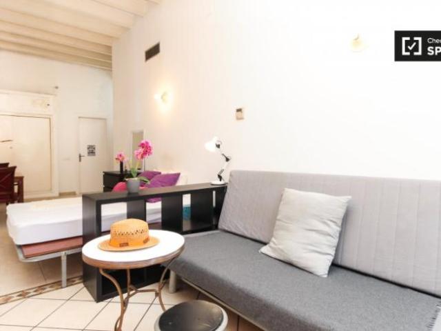 Apartamentos Barcelona Barcelona ES104326704