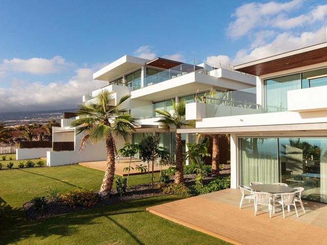 Apartamentos de Lujo 2 dormitorios, con terraza y jardín privado Guía de Isora