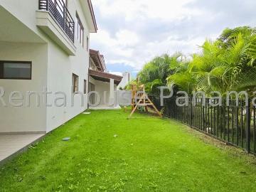 Apartamentos en alquiler en Santa María | Casa en Alquiler The Wood Santa Maria 27YCG432 3 recámaras por USD 6000.00