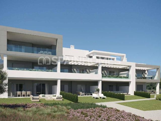 Apartamentos en Estepona en un complejo residencial con sala de cine