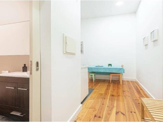 Apartamentos lisbon lisbon 1300 352 DLS101051438