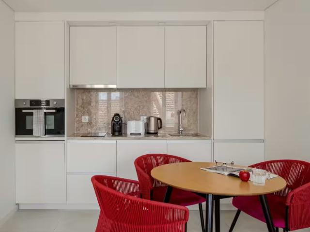 Apartamentos Lisbon Lisbon 1300 332 DLS98401651