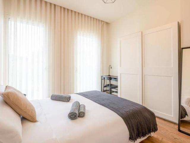 Apartamentos lisbon lisbon 1900 267 DLS101735443