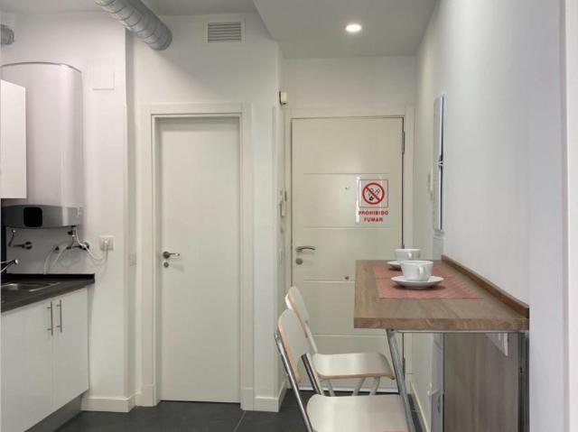Apartamentos Madrid Madrid ES103275954