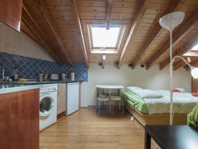 Apartamentos Madrid Madrid ES103653811