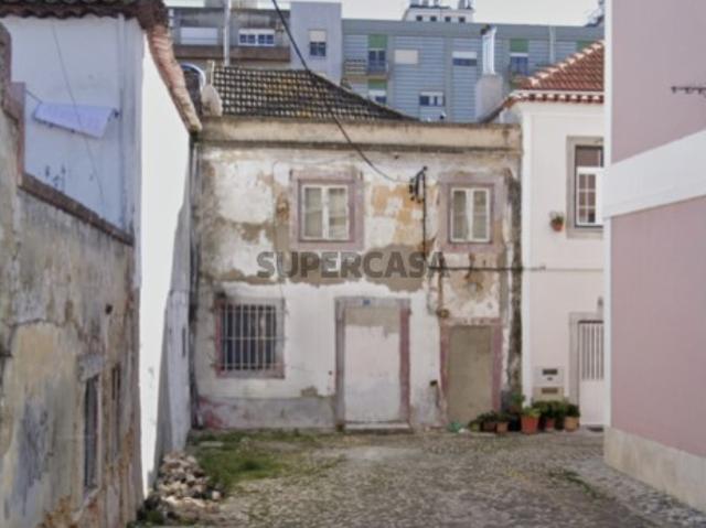 Apartamentos / Prédio para recuperação total no Barreiro