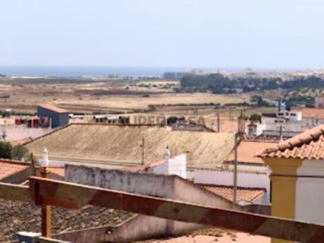 APARTAMENTOS T1 E T3 COM GARAGEM NUMA ZONA RESIDENCIAL EM PÊRA CONCELHO DE SILVES