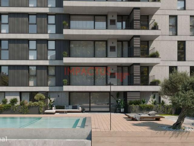 Apartamento T3 com piscina e garagem