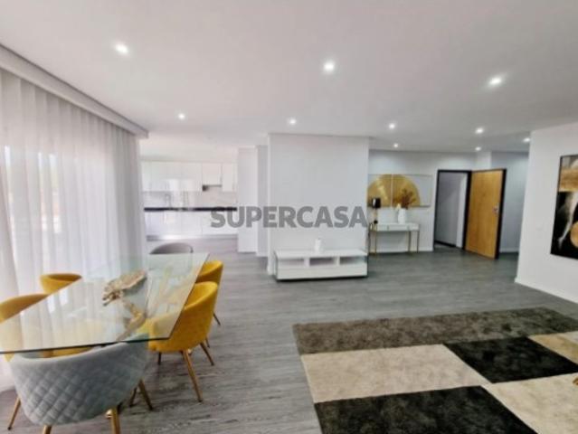 Apartamentos T3 e T4 em condomínio fechado Olhão