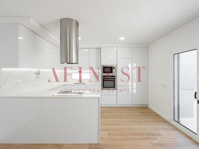 Apartamentos T3 Em Prédio A Estrear Com Elevador, Arrecadaçã. 106m² Amora