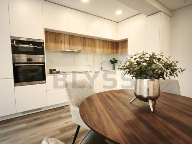 Apartamento T3, em Remodelação Total situado em Benfica, *Oferta da Escritura